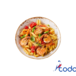 Pasta corta con salsa roja y camarones